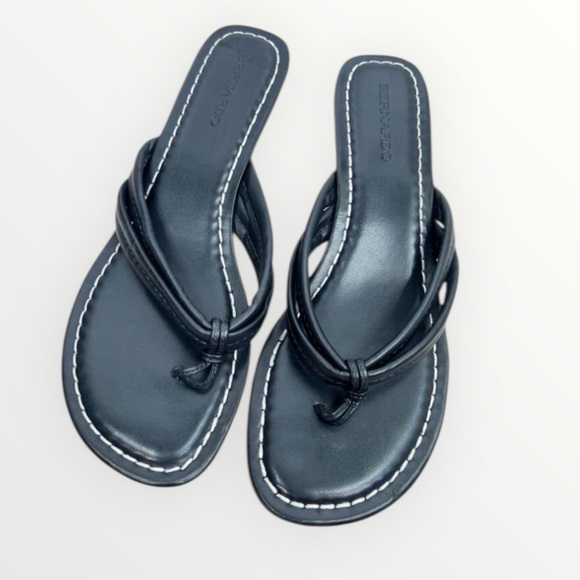 Bernardo Navy Blue Slipon Stitch Detailing Square Toe MIAMI Thong Sandals 10M - Picture 1 of 8